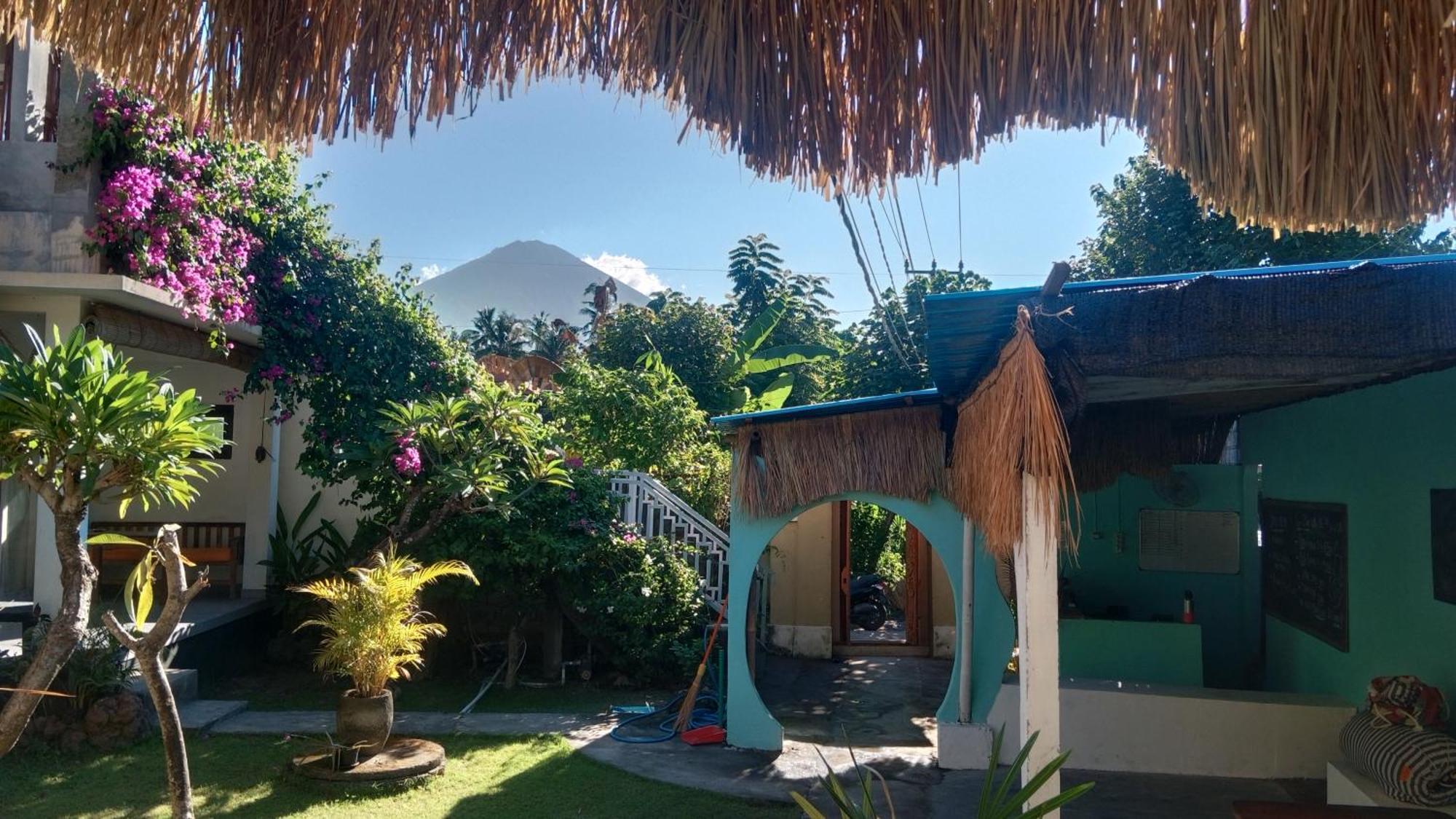 Black Sand Hostel Amed エクステリア 写真