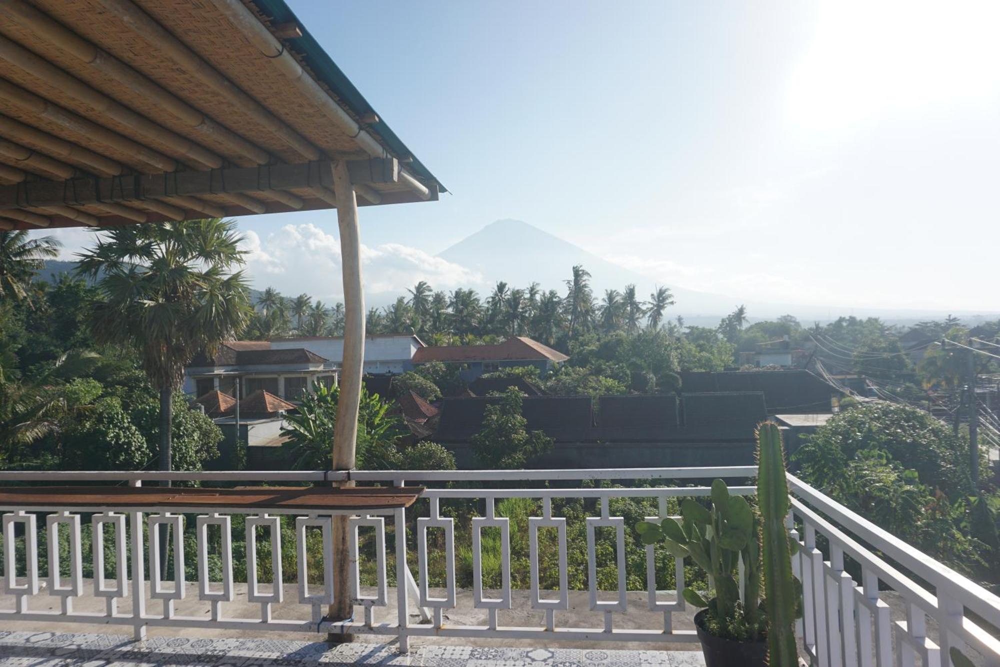 Black Sand Hostel Amed エクステリア 写真