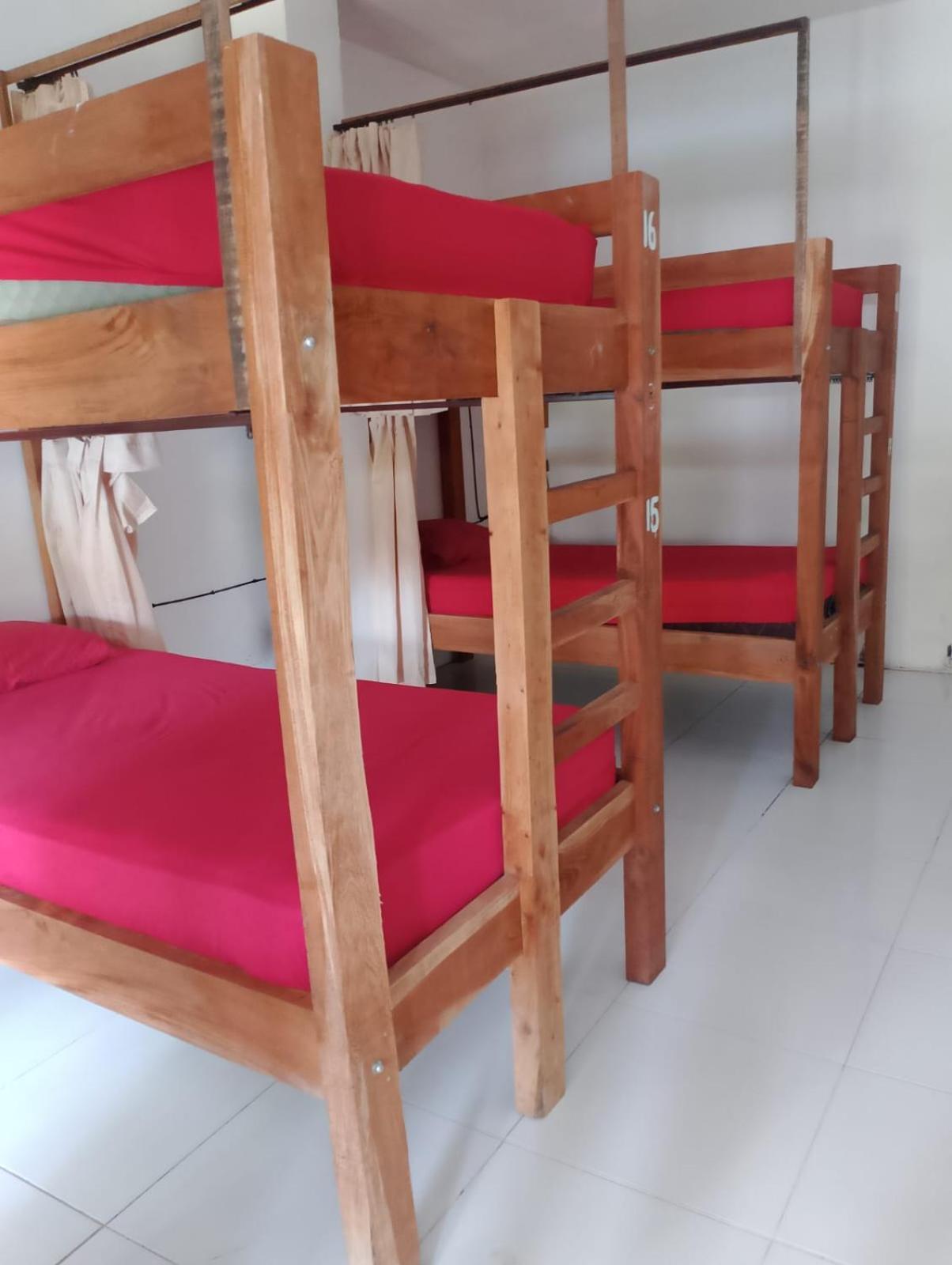 Black Sand Hostel Amed エクステリア 写真